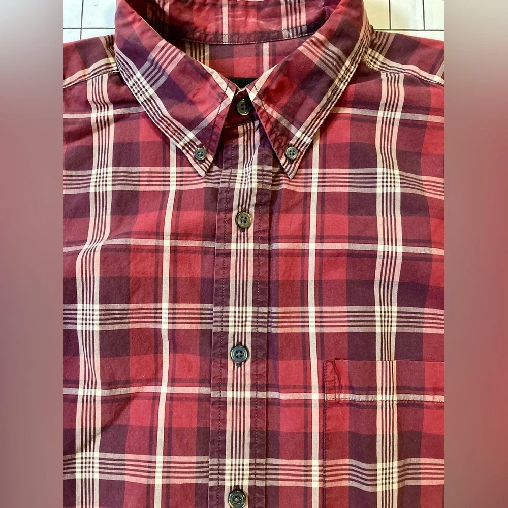 Eddie Bauer Men’s Size Medium Red Plaid Button Down Shirt‎